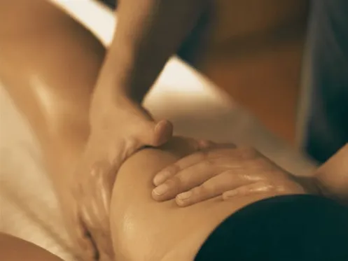 massage-ayurvedique-momensoi-vannes-converti-depuis-jpg Découvrez le massage abhyanga, un massage à l'huile chaude près de Vannes